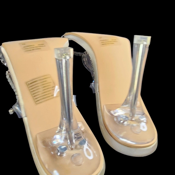 Cape Robbin Heels - Picture 5 of 6